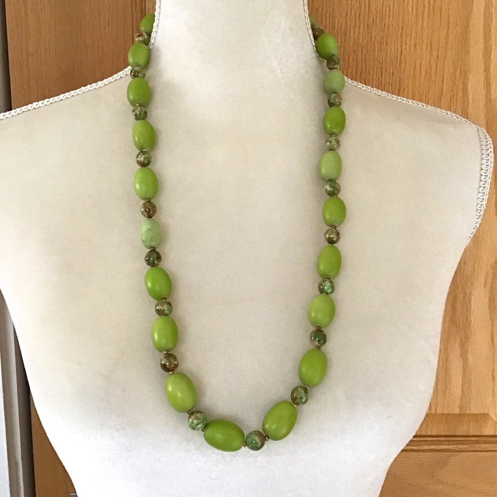 NWOT Joan Rivers Green Wood Bead Necklace
